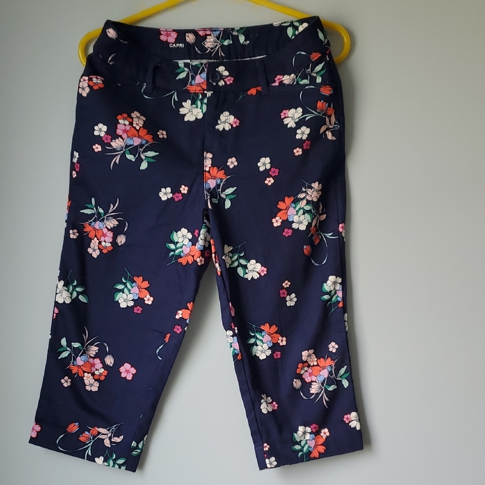 St. John's Bay Blue Floral Capris Lightweight Casual